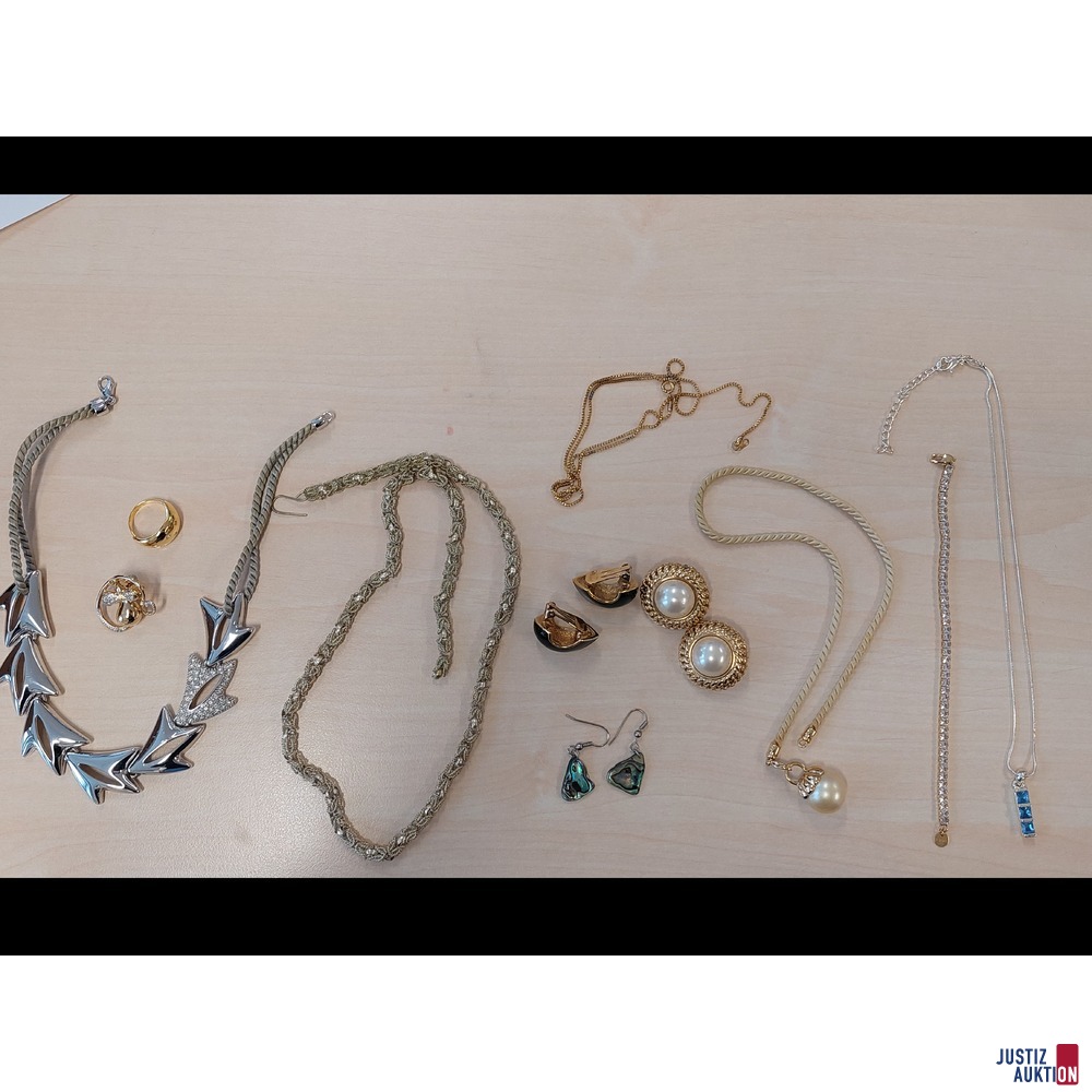 Konvolut bestehend aus diversen Modeschmuck
