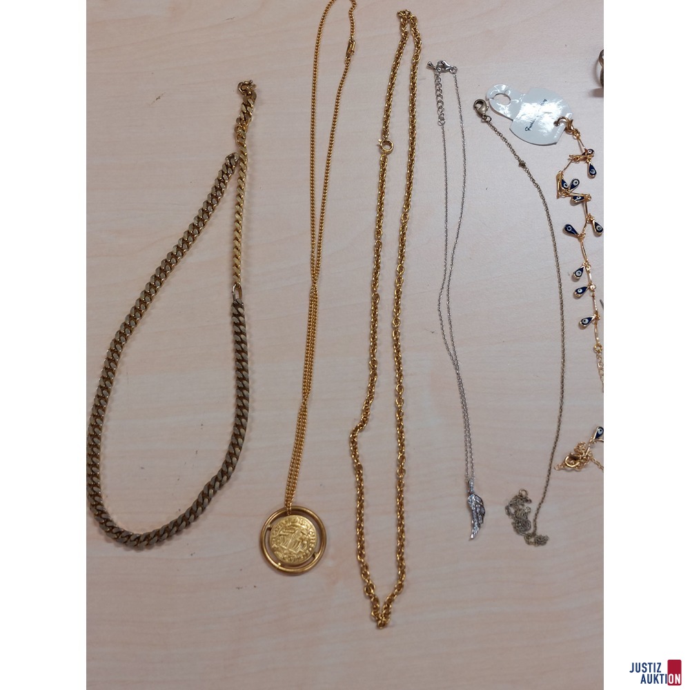 Konvolut bestehend aus diversen Modeschmuck