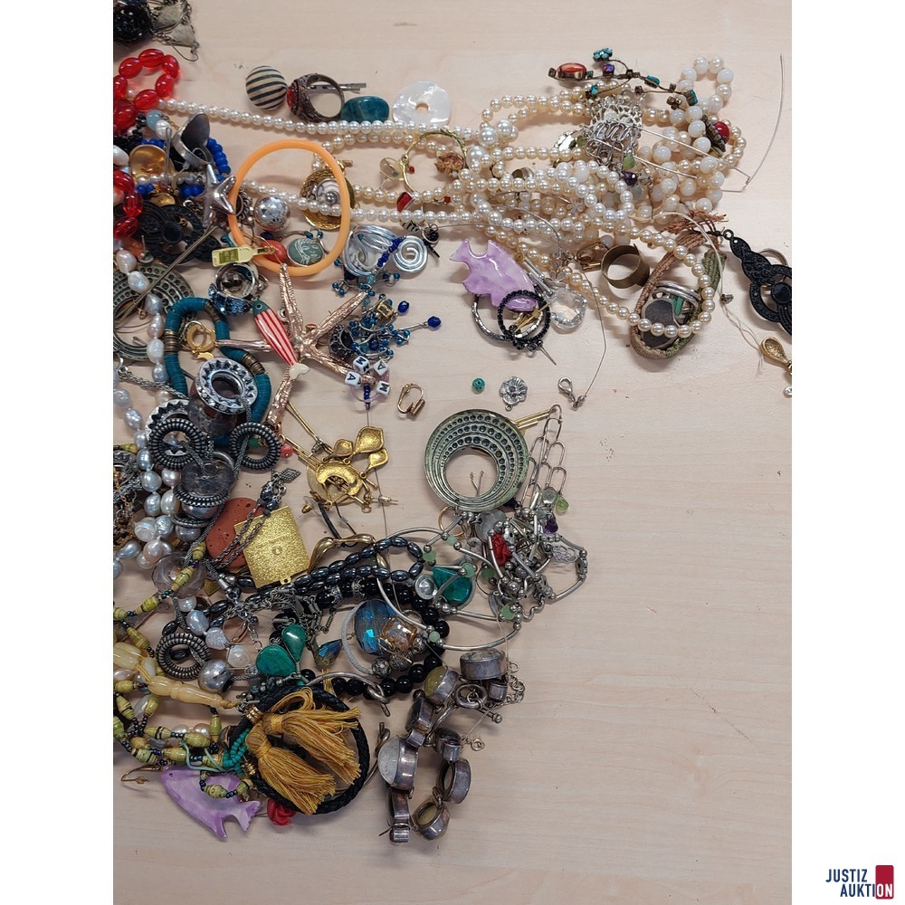 Konvolut an diversen Modeschmuck