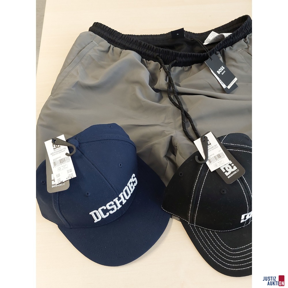 Badehose der Marke Boss Größe XL u.a.