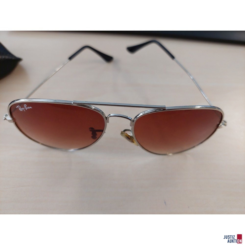 Sonnenbrille Unisex der Marke Ray Ban Pilotenstyle - gold/braun - getragen