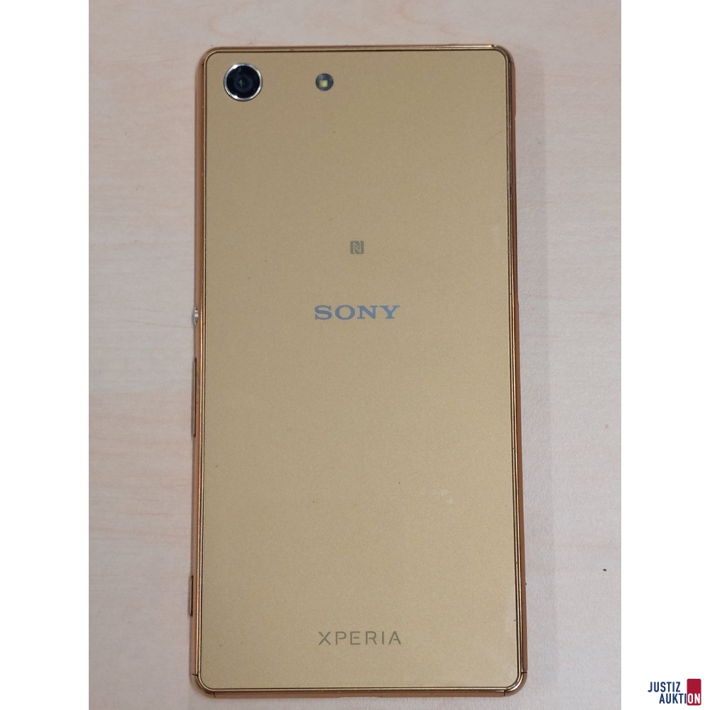Handy der Marke Sony Xperia Model: E5606 gebraucht/Gebrauchsspuren vorhanden