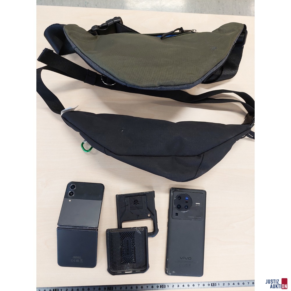 Bauchtasche der Marke FILA u.a.