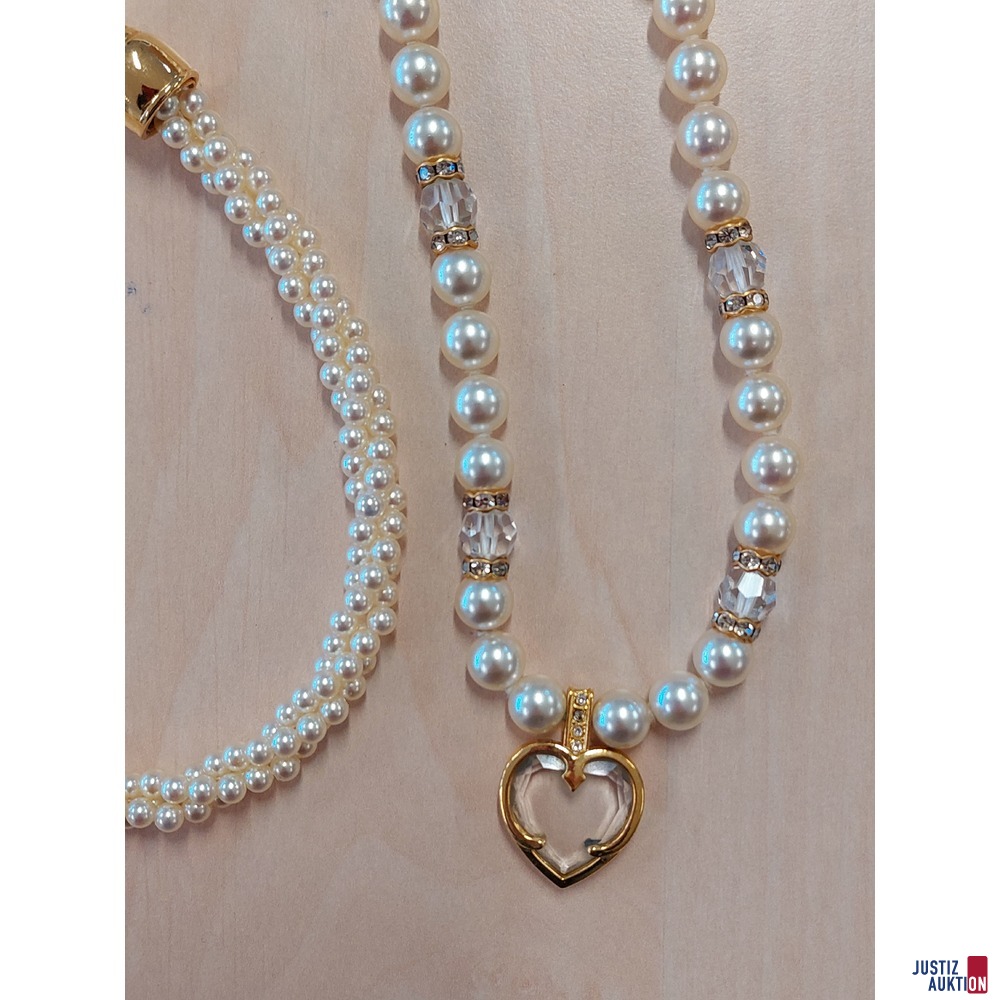 Konvolut bestehend aus diversen Modeschmuck