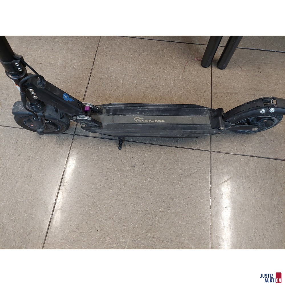 E-Scooter der Marke Evercross