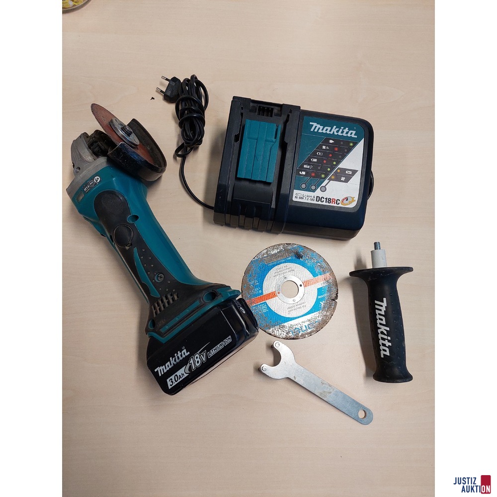 Winkelschleifer der Marke Makita M14BGA452