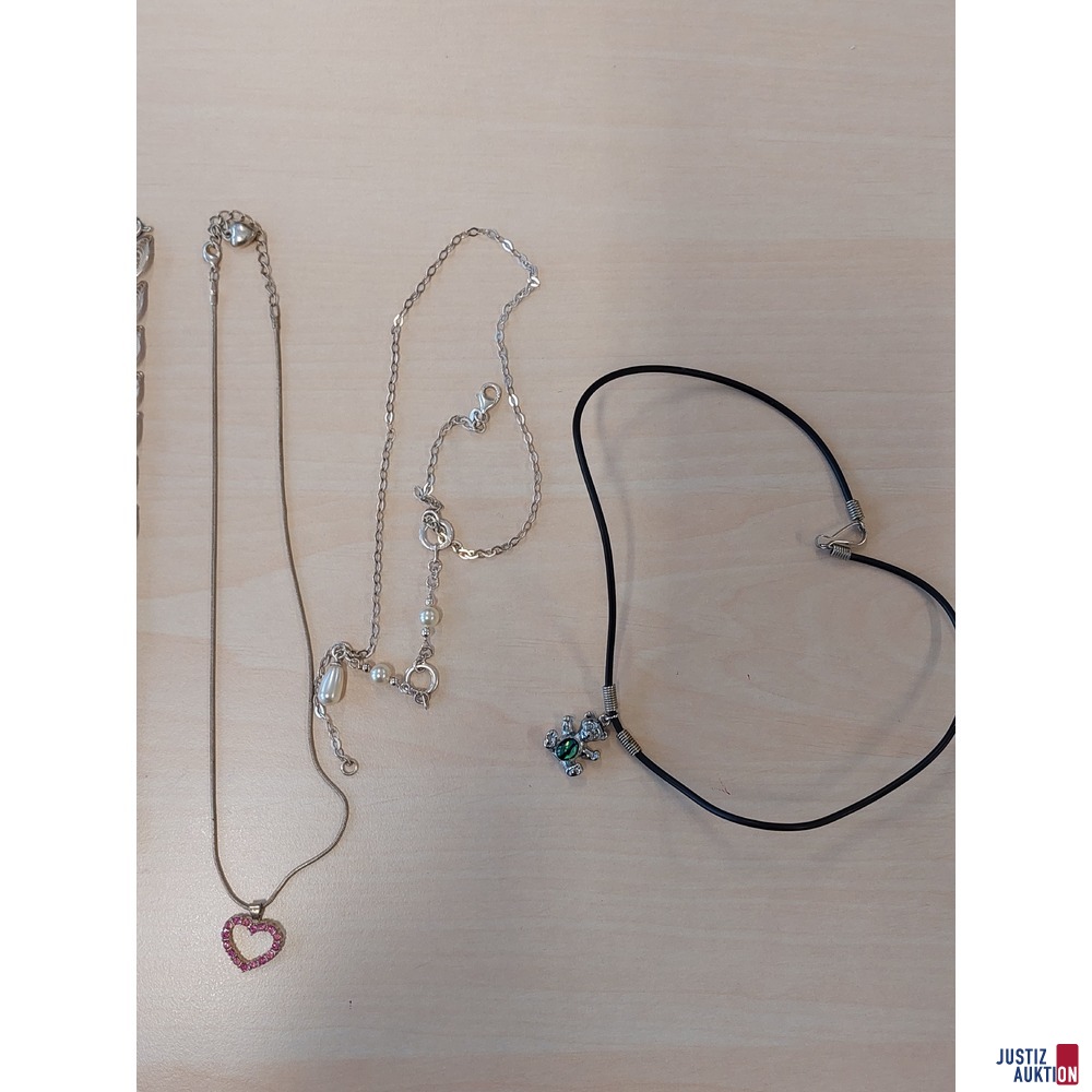 Diverser Modeschmuck Halsketten gold- und silberfarben unedel
