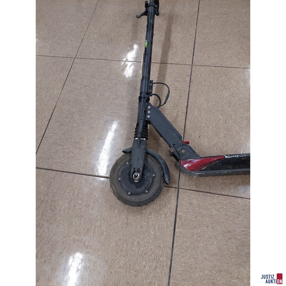 E-Scooter der Marke E- TOWN