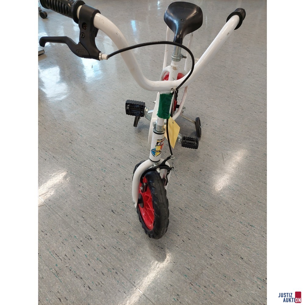 Kinderfahrrad mit Stützen der Marke Class