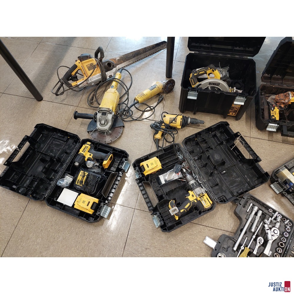 Konvolut bestehend aus diversen DEWALT Werkzeug