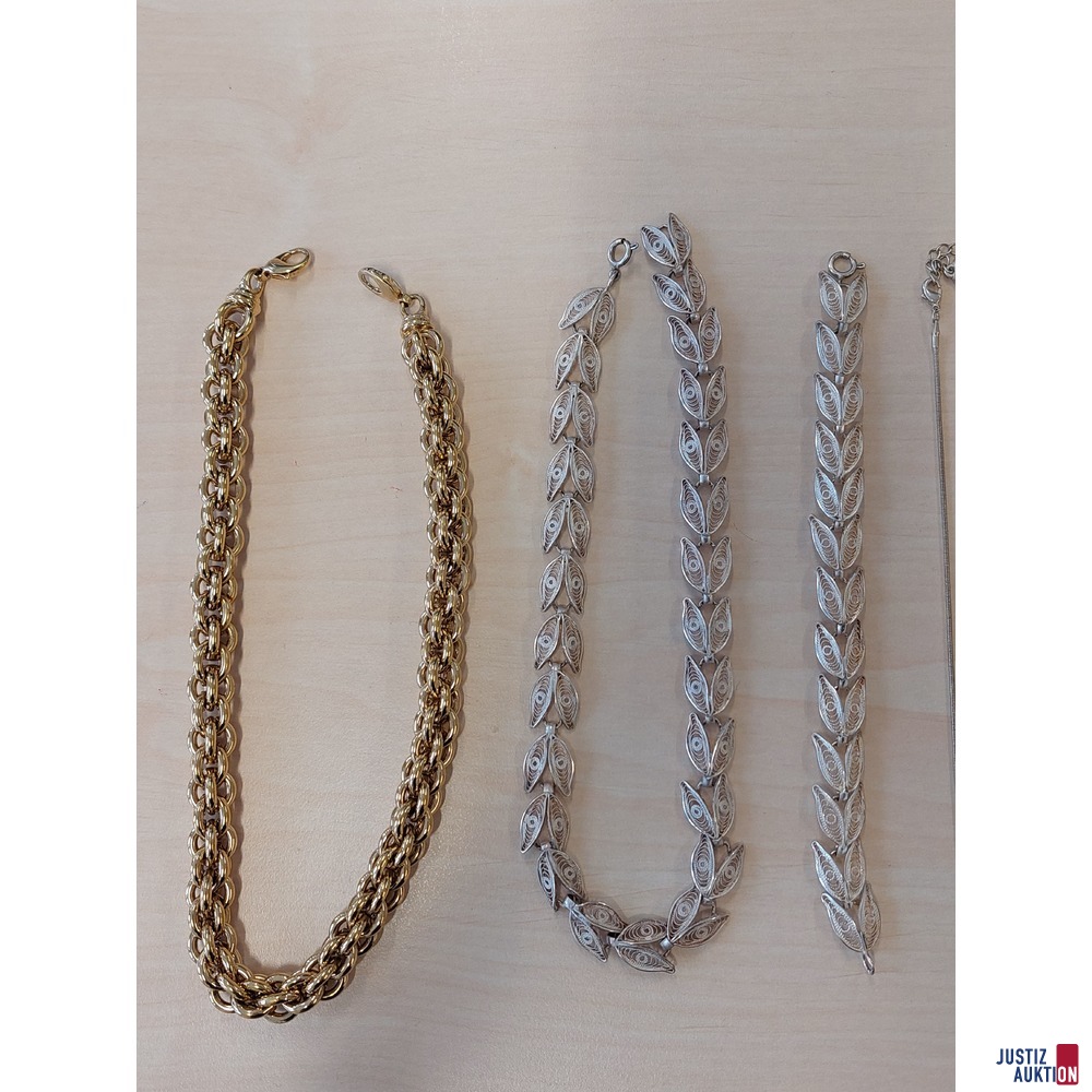 Diverser Modeschmuck Halsketten gold- und silberfarben unedel