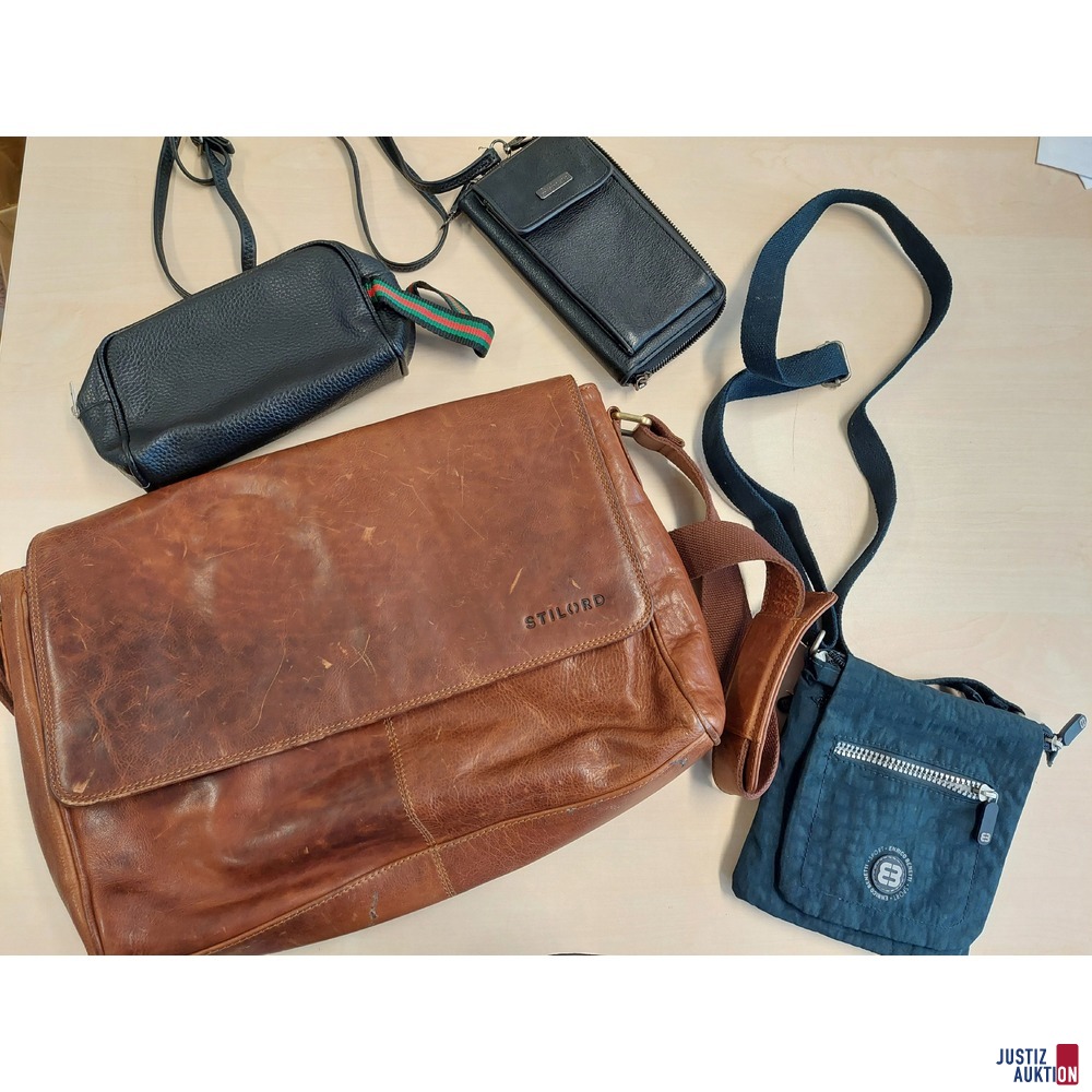 1 Kosmetiktasche/3 Umhängetaschen