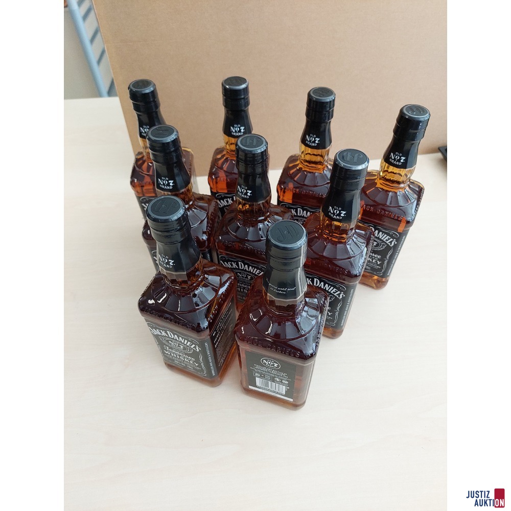 9 Flaschen Jack Daniel&grave;s Old No&period;7 Brand Tennessee Sour Mash Whiskey 40 &percnt; 0&comma;7 l