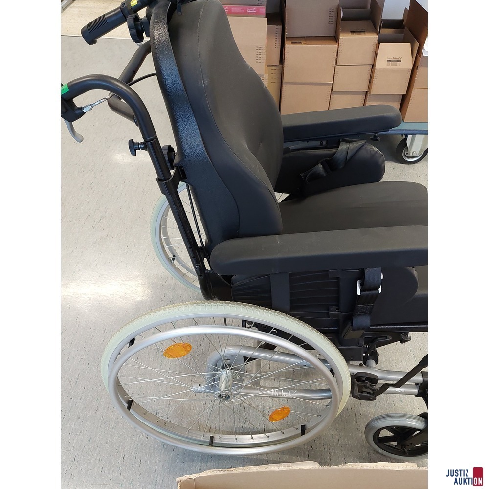 Multifunktionsrollstuhl der Marke Breezy Relax 2