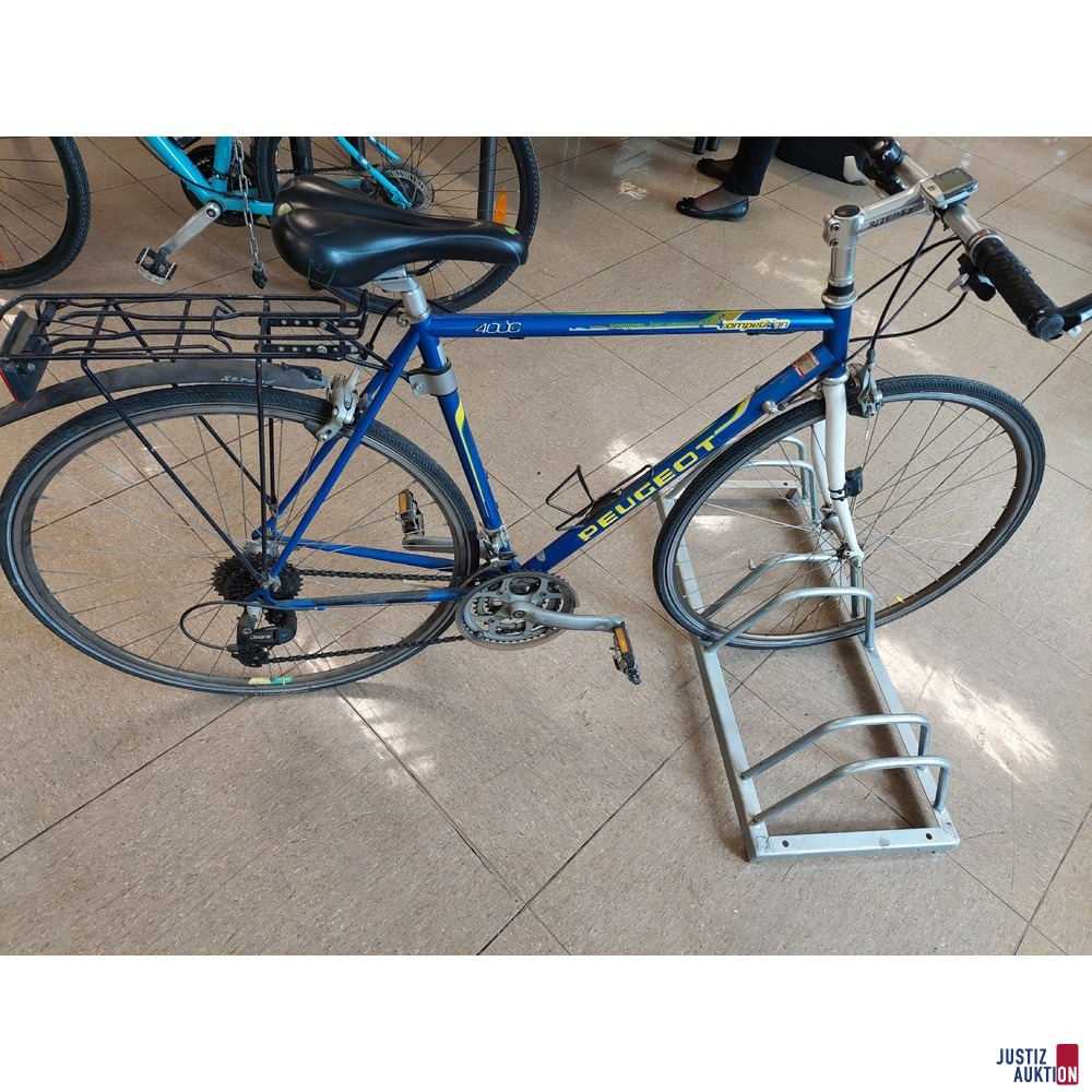 Rennrad der Marke Peugeot 400C competition