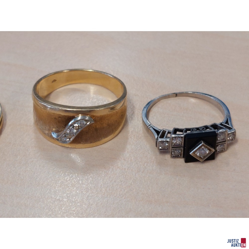 4 Stück Damenringe 585 ‰ Gold punziert mit Schmucksteinen