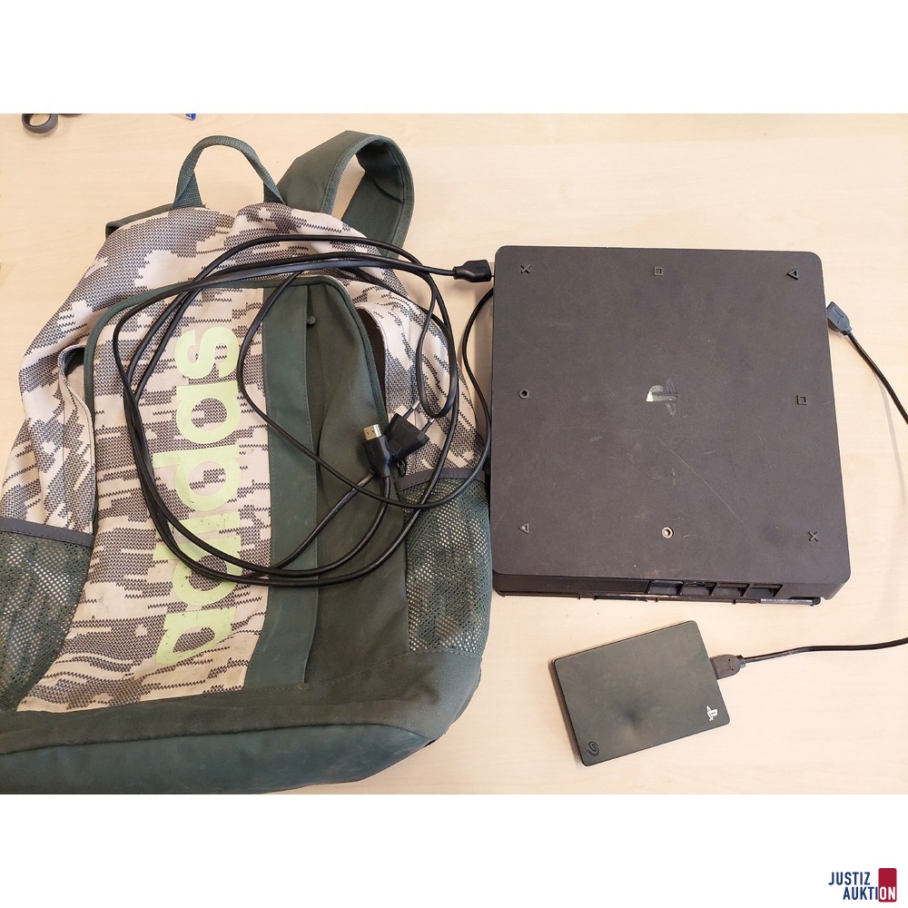 Rucksack der Marke Adidas - Sony Playstation 4 u.a.