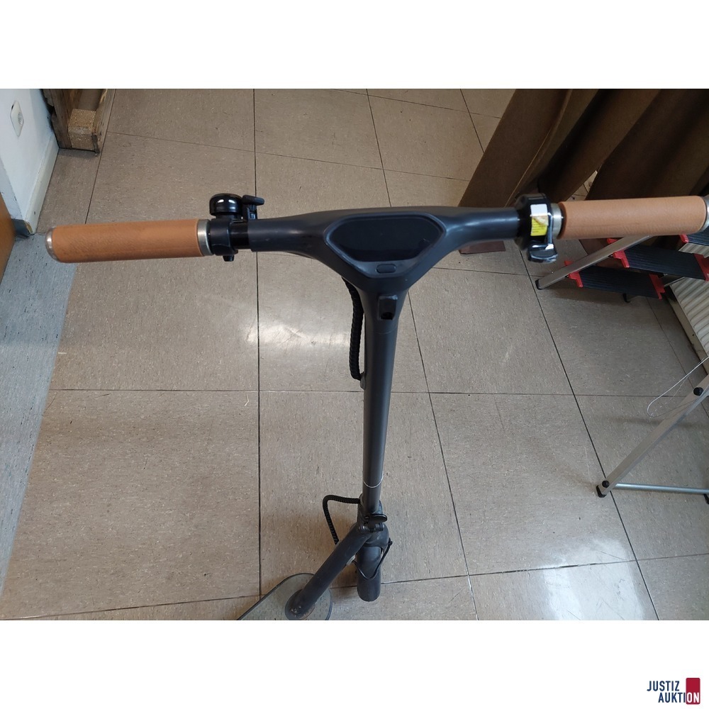 E-Scooter der Marke MS Energy - Model&colon; Neutron n 3