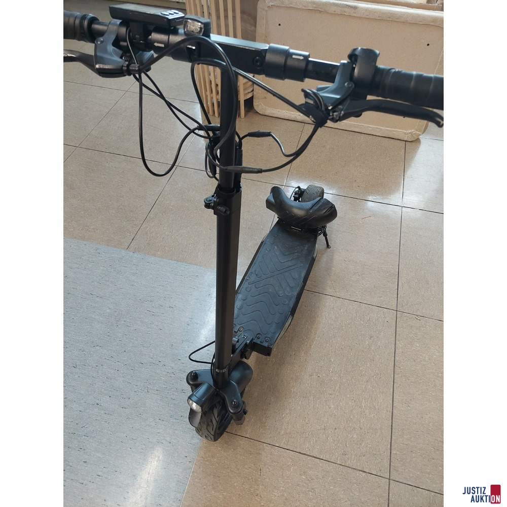 E-Scooter - Marke unbekannt - ohne Ladegerät 