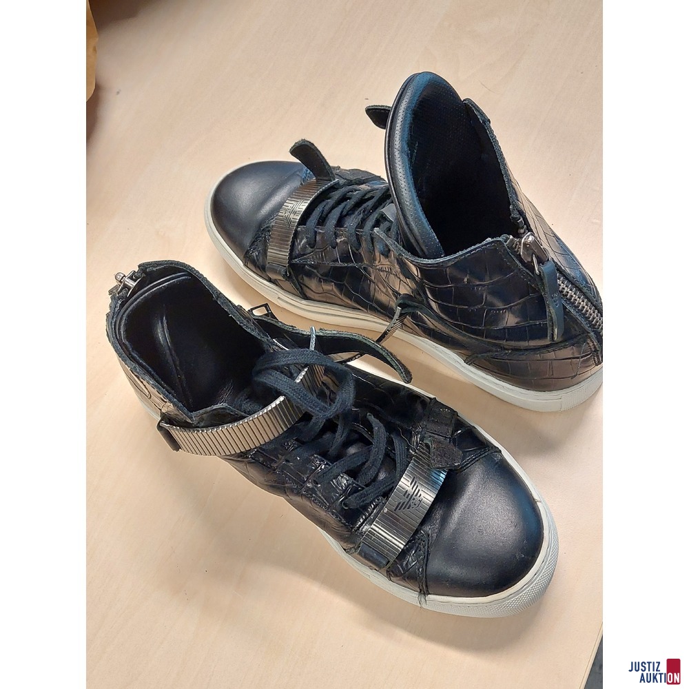 Sneaker der Marke Emporio Armani Größe 7 getragen