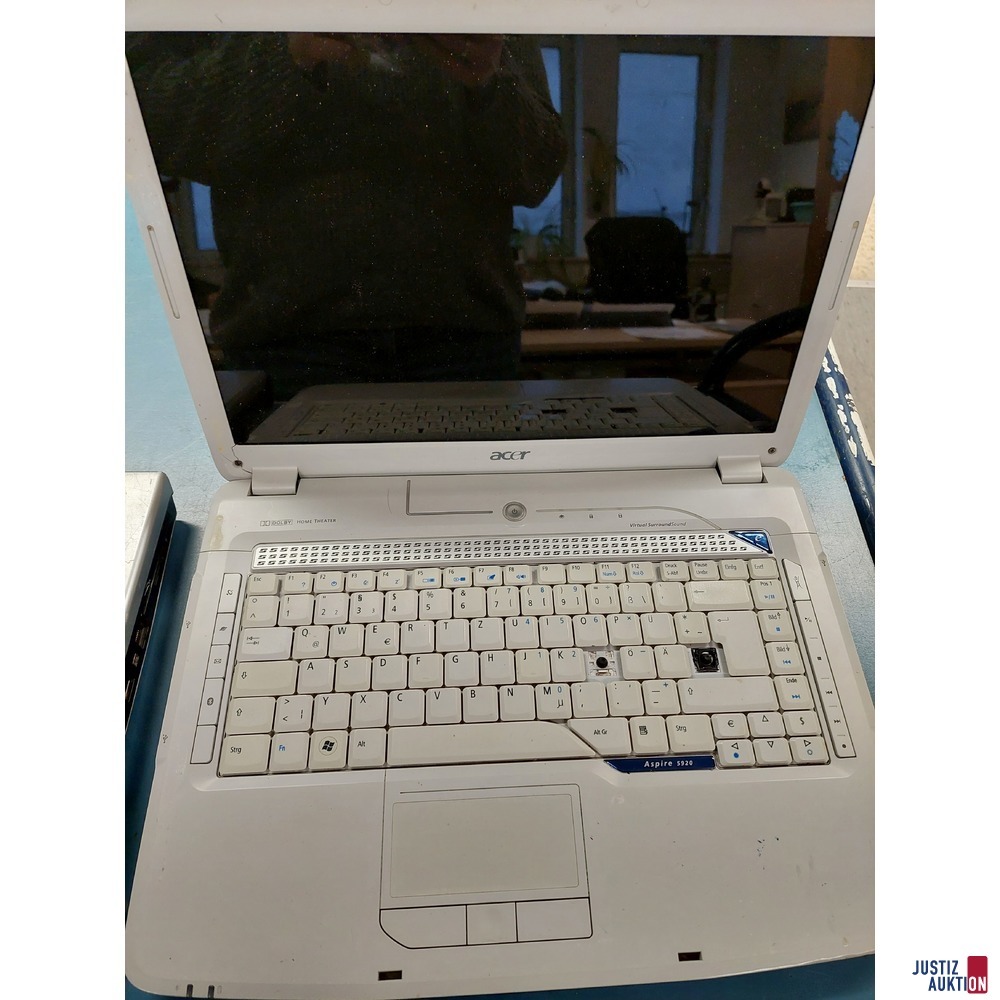 Laptop der Marke Lenovo Model&colon; 0768 u&period;a&period;