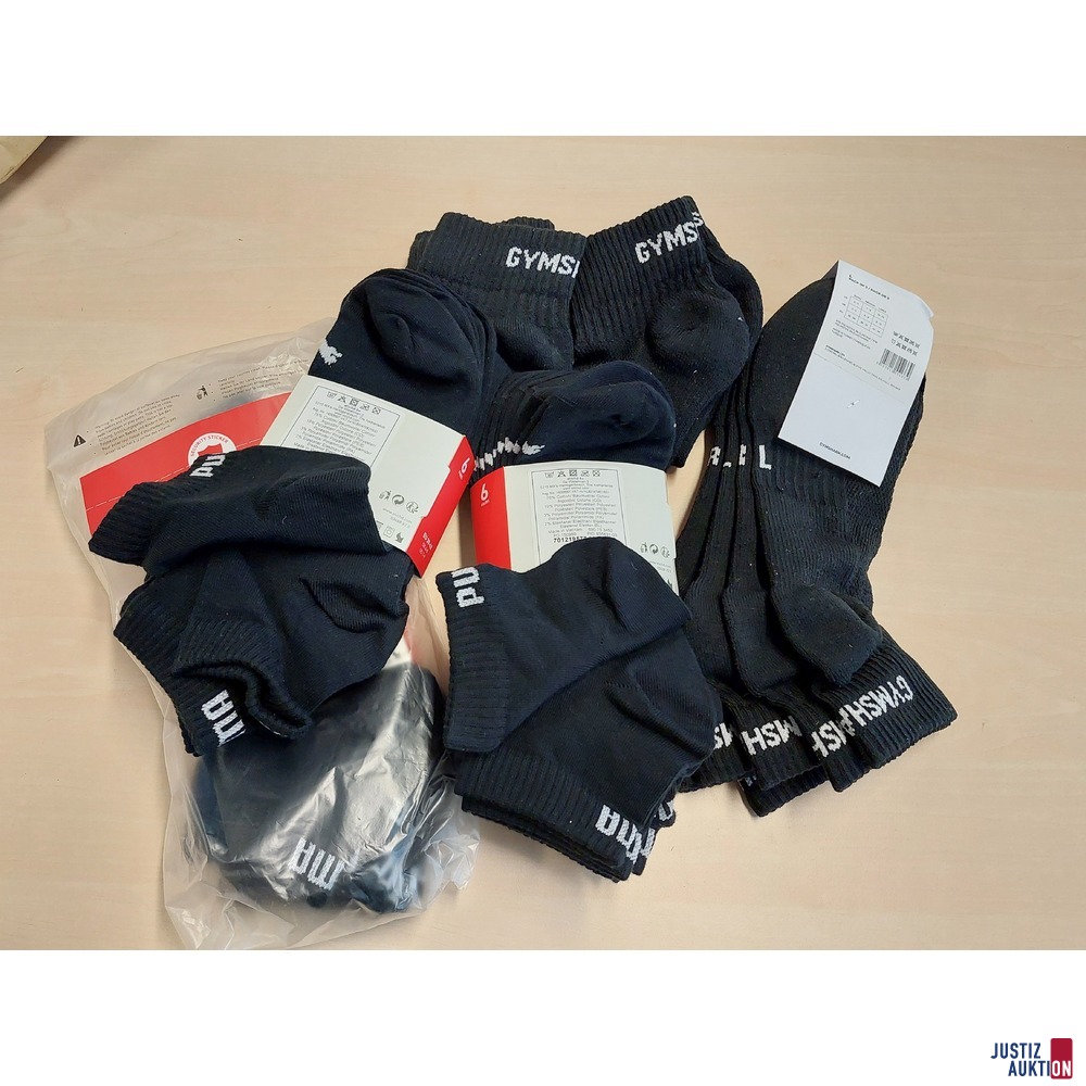 5 Paar Socken der Marke Gymshark Größe L u.a.