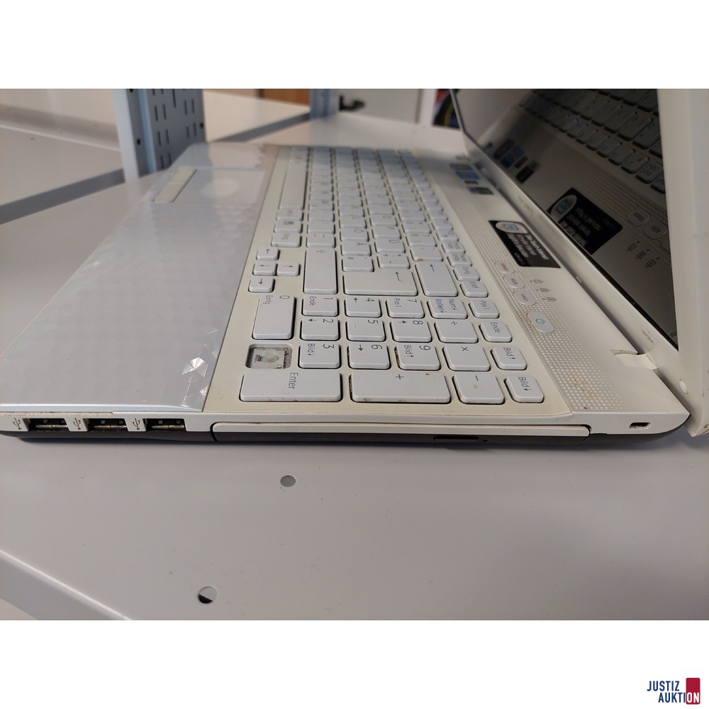 Laptop der Marke SonyVaio  Model PCG-71811M