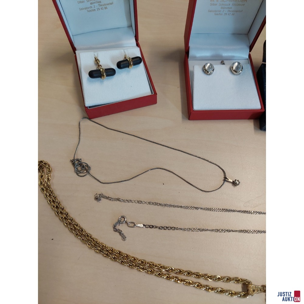 Konvolut an Modeschmuck