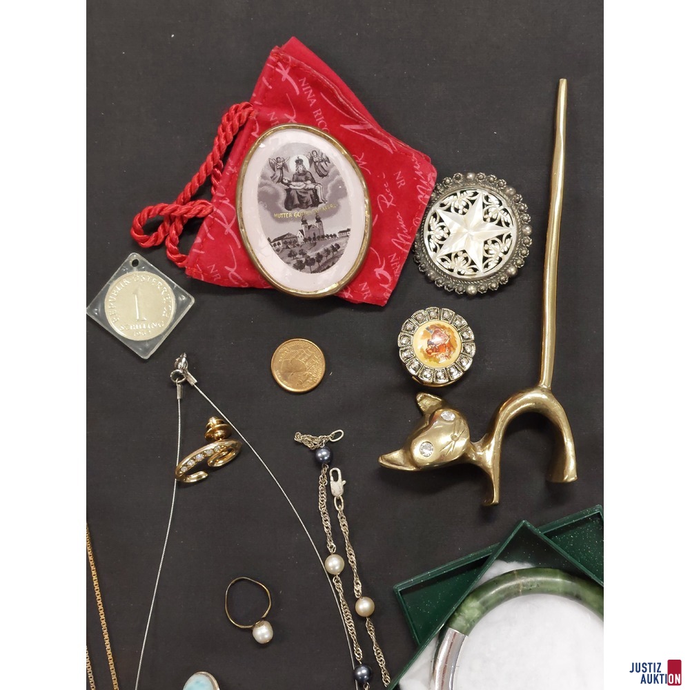 Konvolut bestehend aus diversen Schmuck