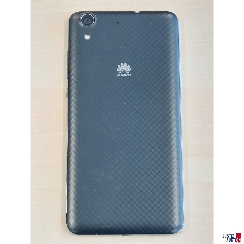 Handy der Marke Huawei Model&colon; CAM-L21