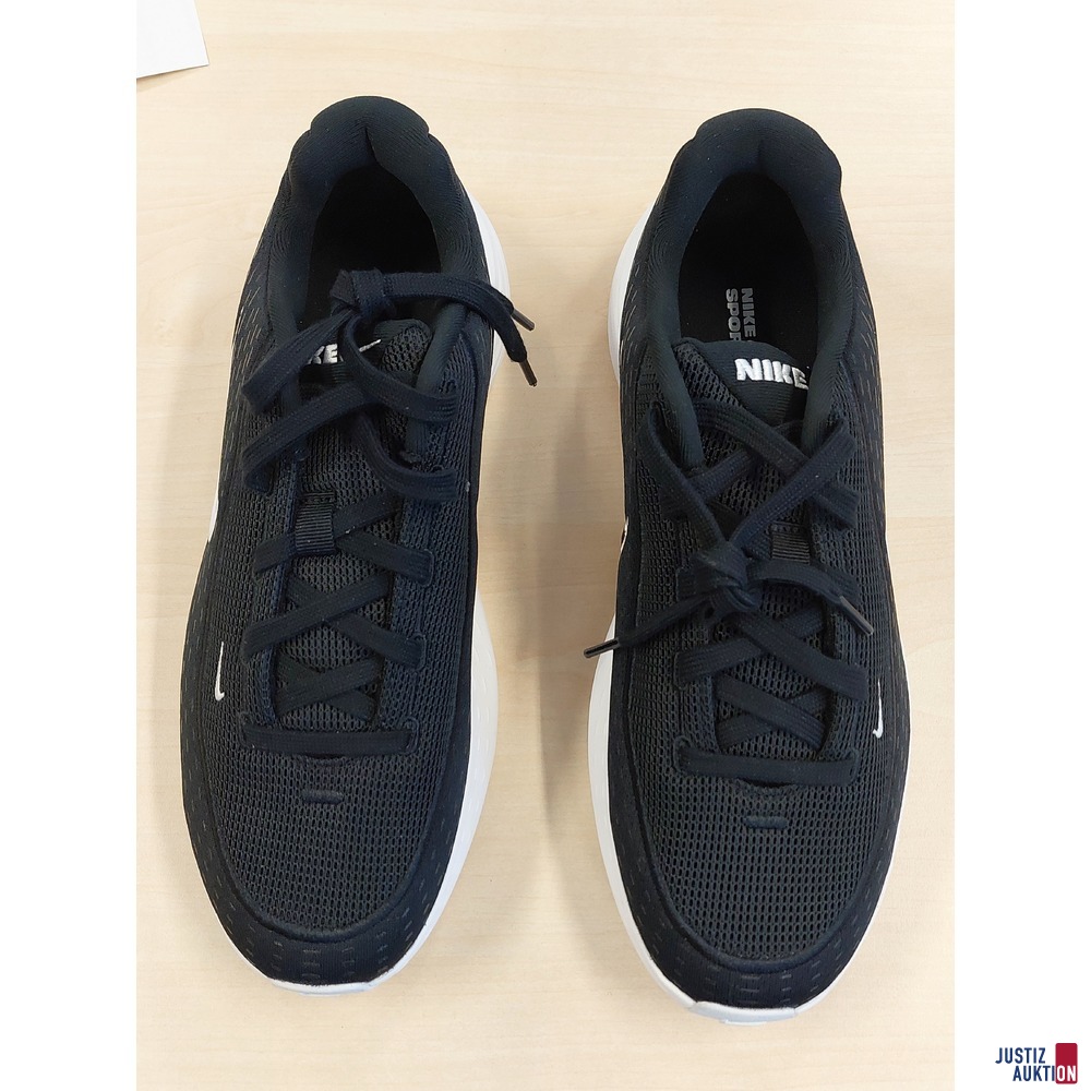 Sneaker der Marke Nike Uplift SC Gr. 42 NEU