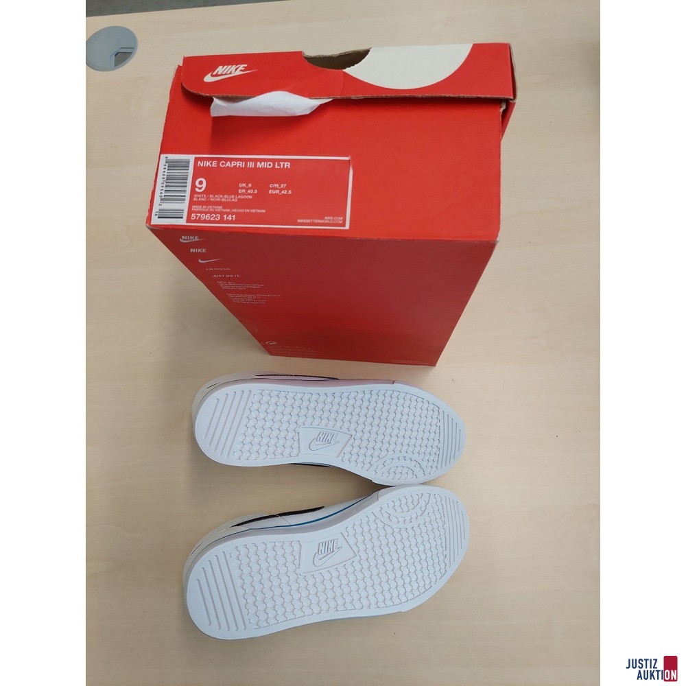 Sneakers der Marke Nike Capri III LTR Größe 9