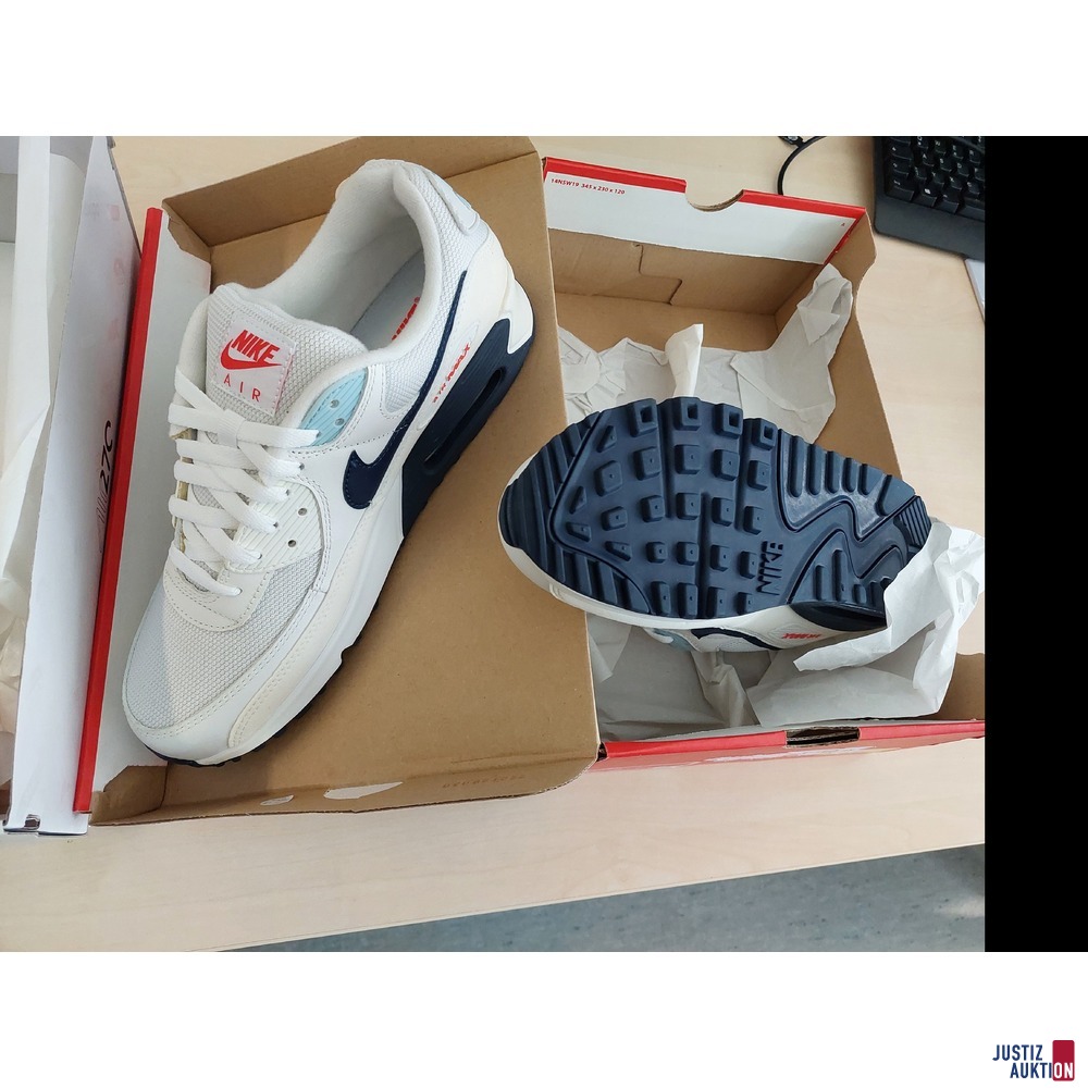 1 Paar Sneaker der Marke Nike Airmax 270 Größe 45 u.a.