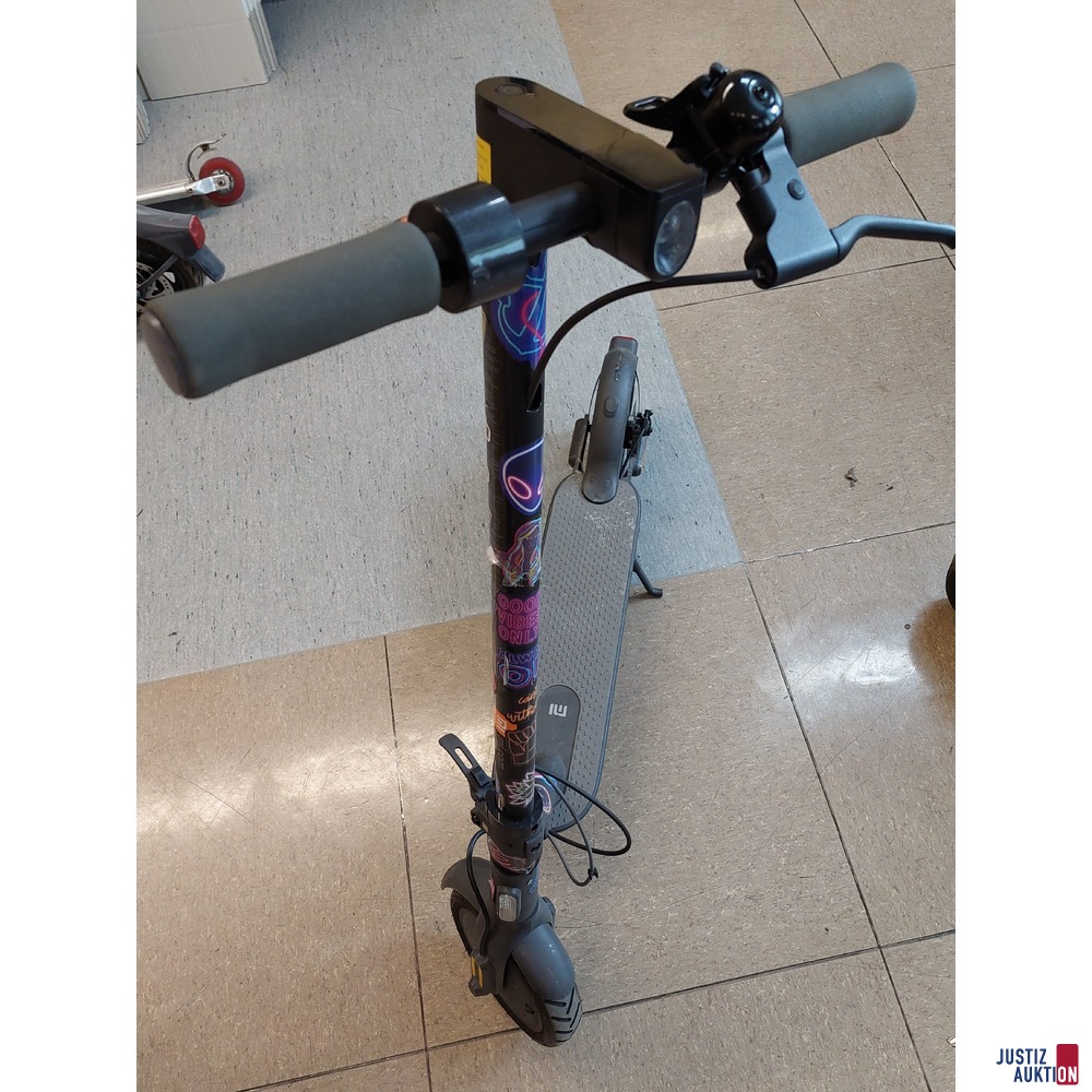 E-Scooter der Marke Mi