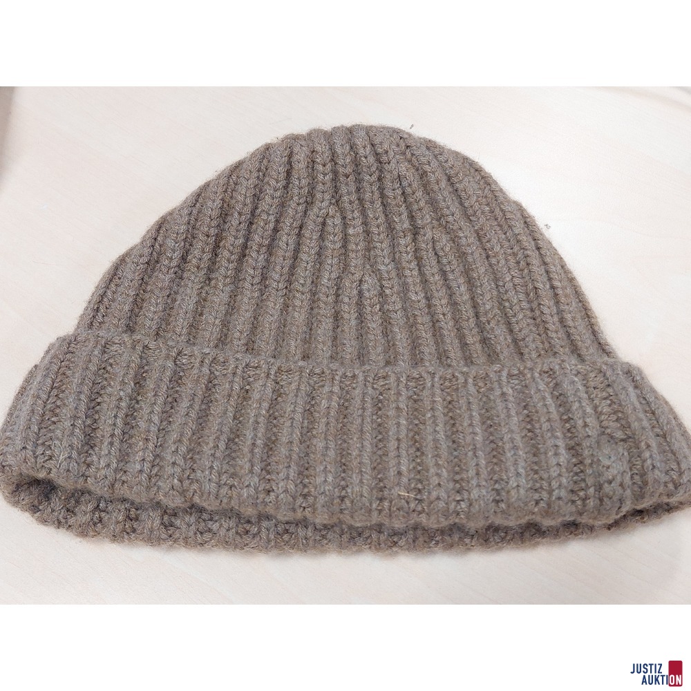 Herrenstrickm&uuml;tze der Marke Sartorio Napoli Farbe Kamel - getragen