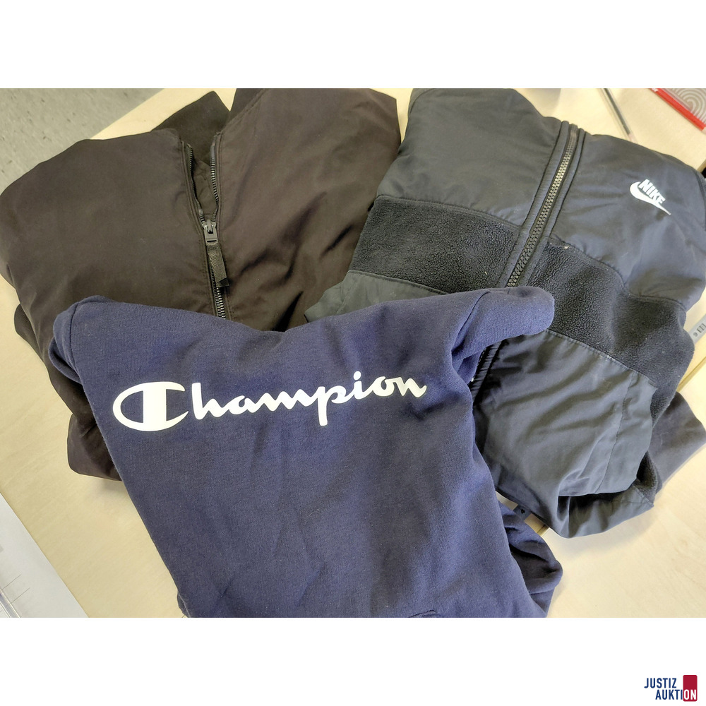 1 Zippjacke Nike Gr&ouml;&szlig;e S u&period;a&period;