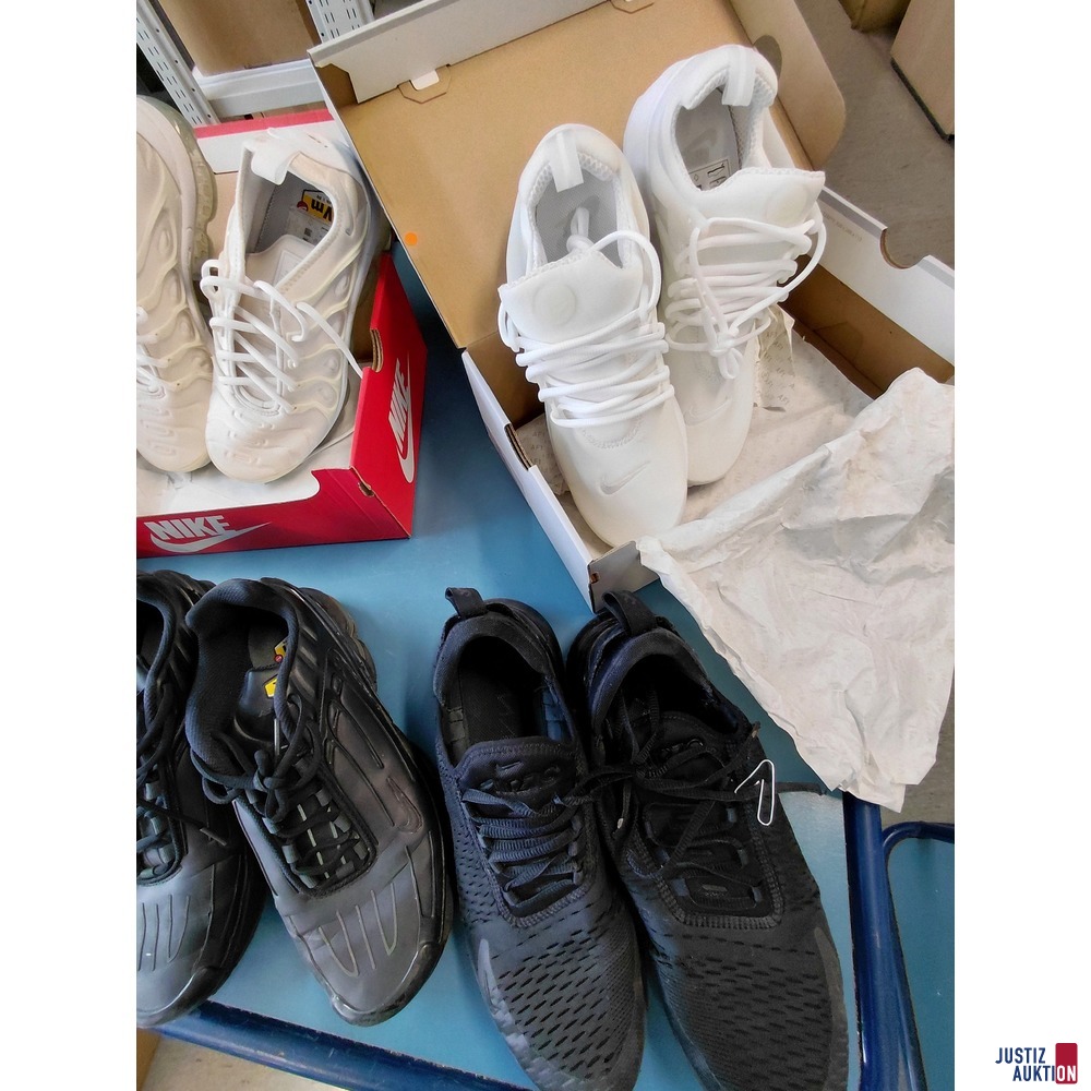 Konvolut an Nike Sneaker