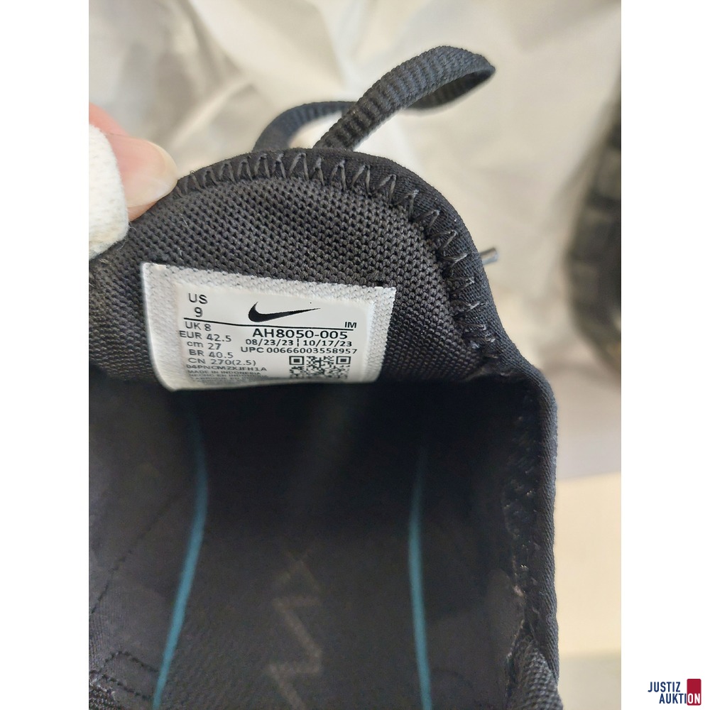 1 Paar Sneaker Schuh der Marke Nike Air Max 270 Gr&ouml;&szlig;e 42&comma;5