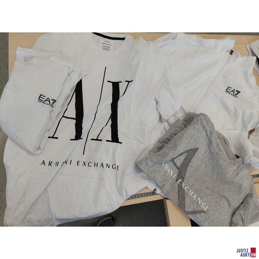 Konvolut an Bekleidung mit der Bezeichnung Armani