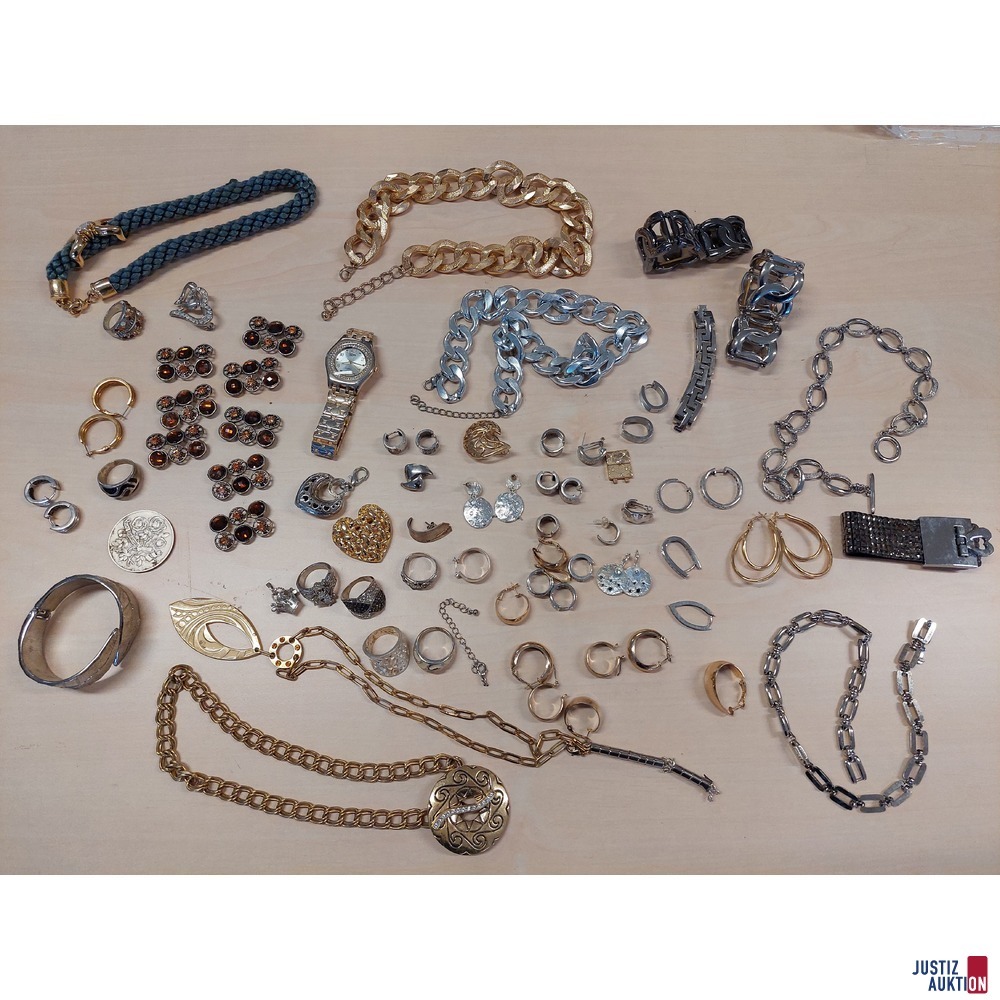 Konvolut aus Modeschmuck unter anderem Pierre Lang&comma; vergoldet&comma; versilber&comma; rohdiniert