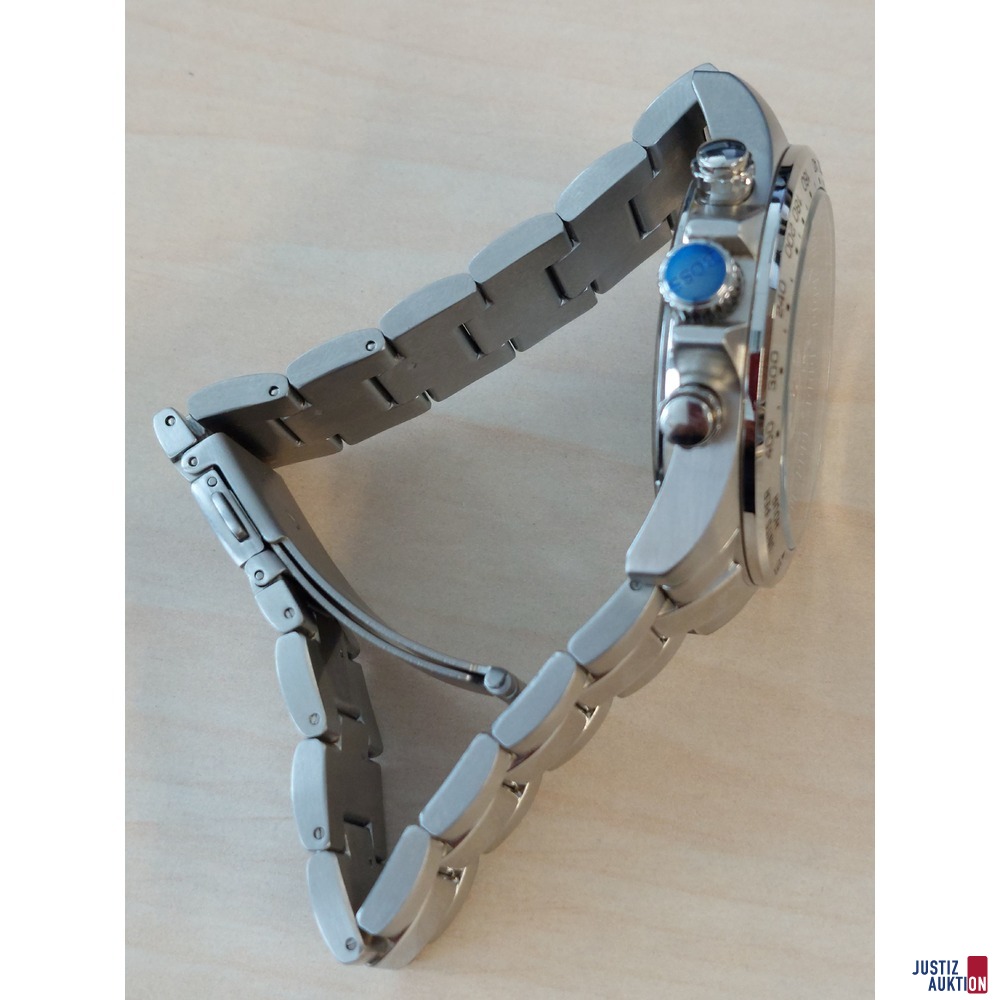 Herrenarmbanduhr der Marke Boss - Model: Hero Sport