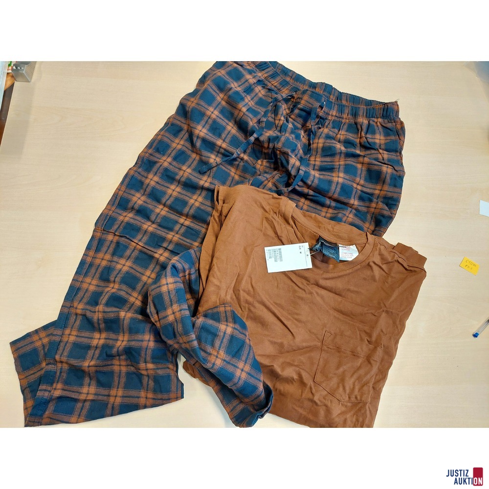 Pyjama der Marke H&amp;M Größe M u.a.