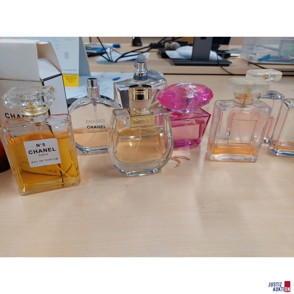 Diverse angebrochene Parfum