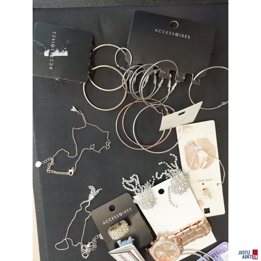 Diverser Modeschmuck und eine defekte Mode-Uhr