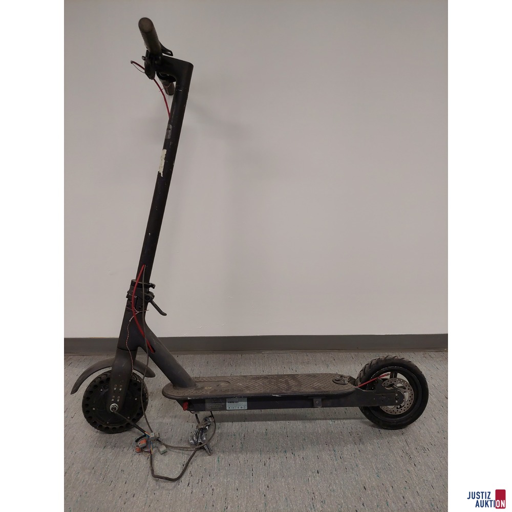E-Scooter der Marke Xiaomi Mi Model: M365