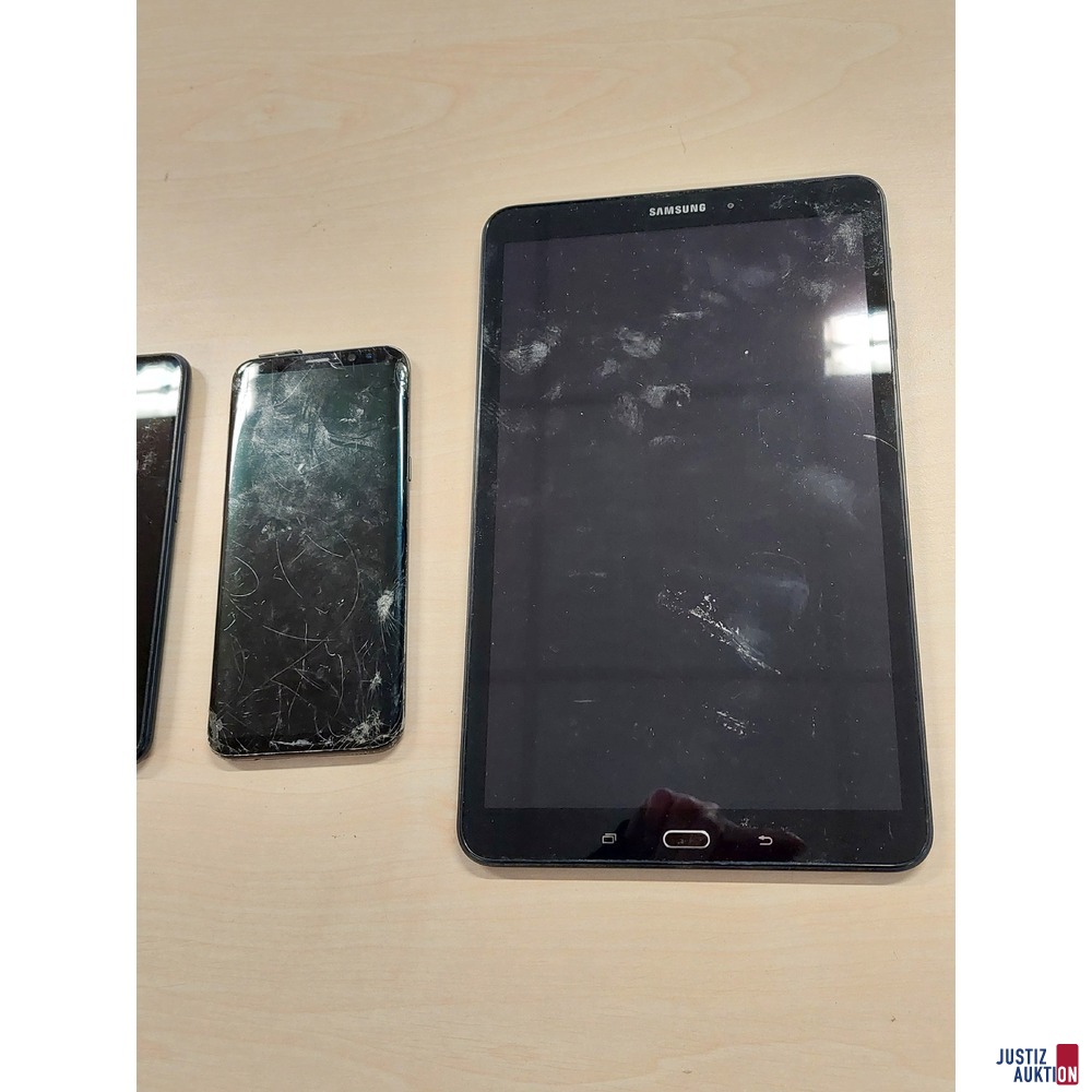 Handy der Marke Apple iPhone 11 u&period;a&period;