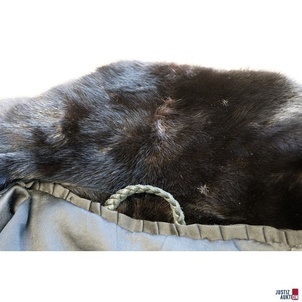 Nerzmantel mit dem Monogramm&colon; PS