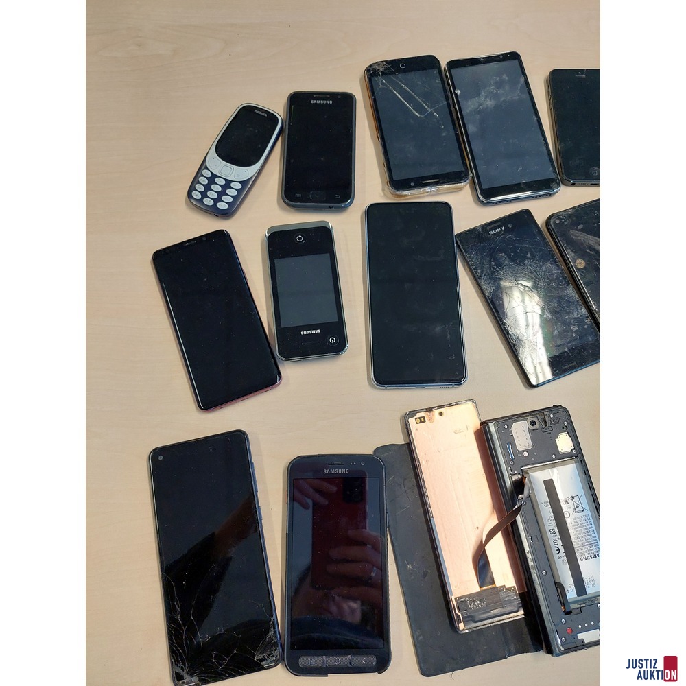 Konvolut bestehend aus 19 Handys