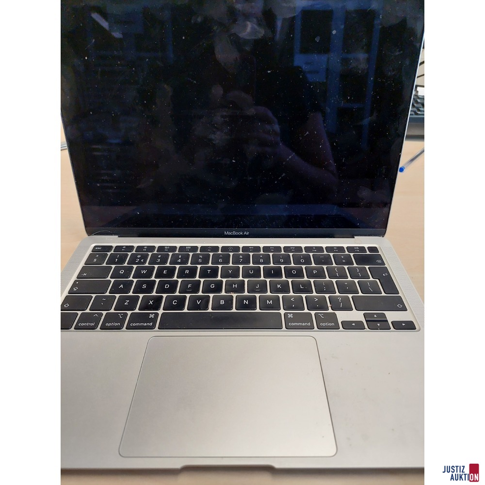 MacBook Air der Marke Apple u.a.