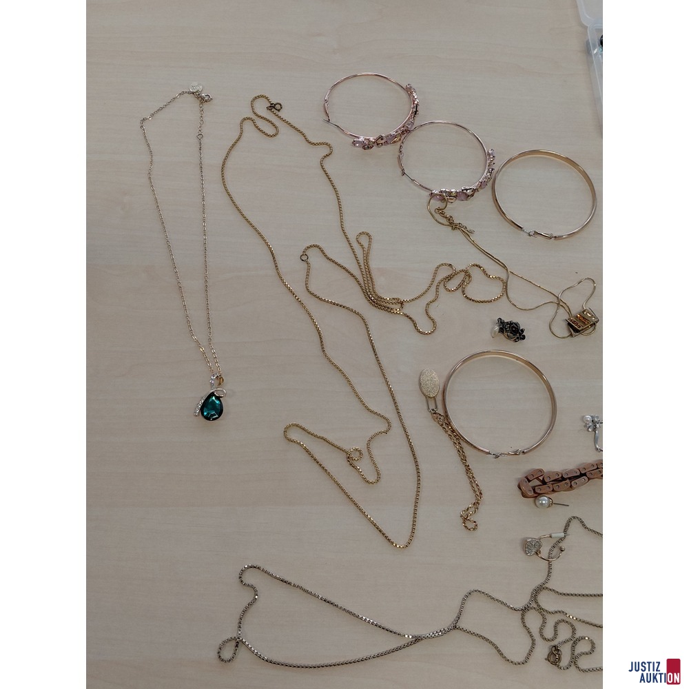 Konvolut an Modeschmuck